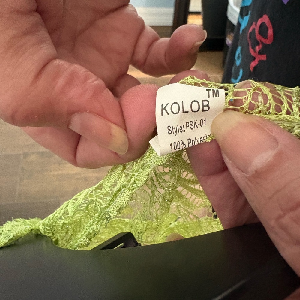 KOLOB Vibrant Green Lace Top - Picture 2 of 3
